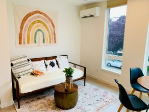 Cozy 2BR Townhome Steps from Green Lake Park - Image 5