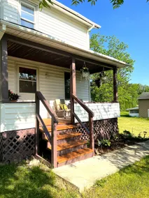 The Bearded Lady-Artist's Home, Fully Fenced Yard - Image 3