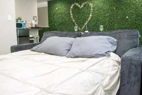 Beautiful and Photogenic Suite by Airport - Image 4