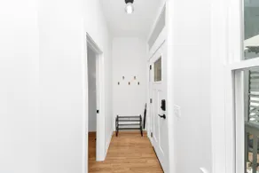 Modern, Fully Renovated Logan Square Coach House - Image 2
