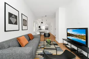 Modern, Fully Renovated Logan Square Coach House - Image 4
