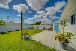 CHARMING 2 BEDROOM HOME WITH PARKING AT DOOR STEPS - Image 5