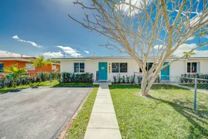 CHARMING 2 BEDROOM HOME WITH PARKING AT DOOR STEPS - Image 4
