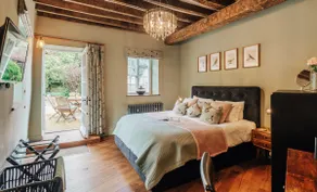 Luxury historic stay, dog-friendly, parking & gdn - Image 4