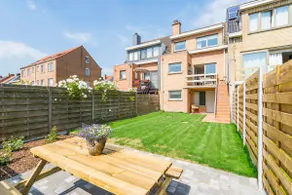 Spacious, warm and updated Home w parking & garden - Image 2
