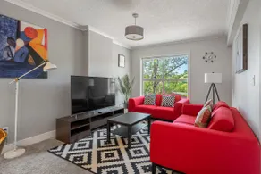 Vibrant Stylish, Cozy Waterfront Downtown - Image 2