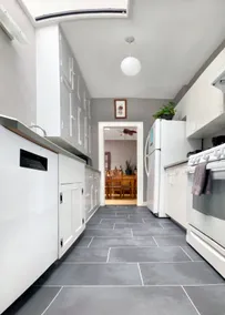 Historic Apartment on the Woodstock Square - Image 3