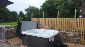 The Lodge & Hot Tub with Scenic Views - Image 3