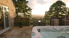 The Lodge & Hot Tub with Scenic Views - Image 2