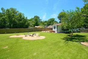 3 Bedroom Home w/ fenced-in backyard - Image 2
