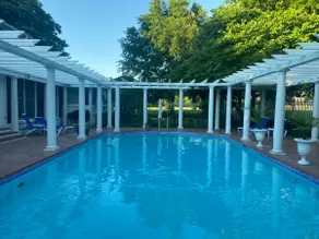 Beautiful 6-bed home with pool and 2 hot tubs - Image 2