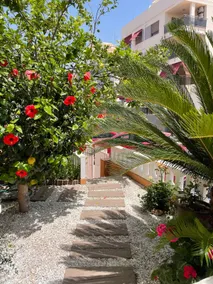 3-bedroom apartment with terrace on ground floor - Image 4