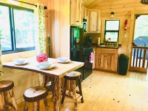 Double Spur Outfitters' Rainbow Cabin - Image 4