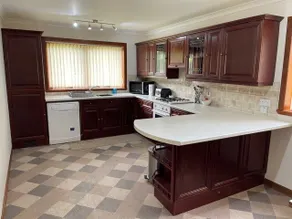 Four Bedroom house in private grounds. - Image 3