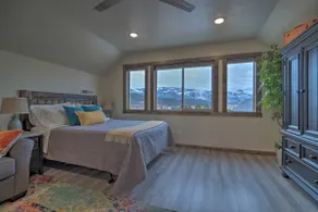 Custom Studio Apartment with Mountain Views and Garage Parking! - Image 4
