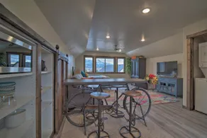 Custom Studio Apartment with Mountain Views and Garage Parking! - Image 3