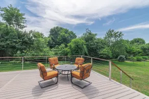 Bright, Newer Home Close to Beach & Greenport Town - Image 2