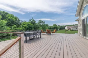 Bright, Newer Home Close to Beach & Greenport Town - Image 3