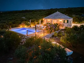 Island Getaway - Heritage House - Image 3