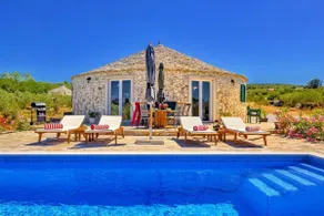 Island Getaway - Heritage House - Image 2