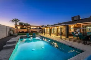 Pool w/ water lounger ledge & Fab Patio Pool Tbl - Image 2