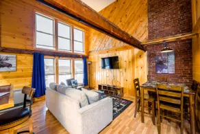 Rustic charm in the centerDowntown Greenville - Image 3