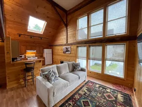 Rustic charm in the centerDowntown Greenville - Image 2