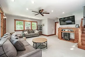 Lakehouse/HottubFirePit/2pvtdocks/SUPs/YAKs/LgYard - Image 5