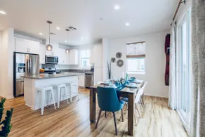 Bright, Open Townhouse Nestled Between Bay & Beach - Image 4