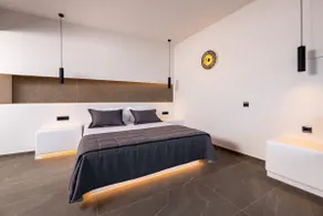 Neoma Luxury Suites - Image 4
