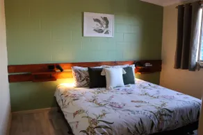 2 bedroom pet friendly cottage right next to the lake - Image 2