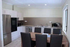 2 bedroom pet friendly cottage right next to the lake - Image 3