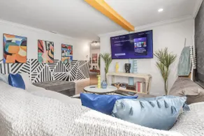 Perfect location 6 Bedroom, 4 Bathroom house. GameRoom,HeatedPool. 5min to Beach - Image 3