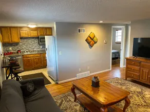Spacious 1-Bedroom Apartment with Washer and Dryer - Image 2