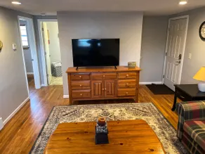 Spacious 1-Bedroom Apartment with Washer and Dryer - Image 3