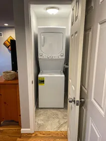Spacious 1-Bedroom Apartment with Washer and Dryer - Image 5