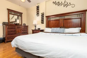 Large & Private w/King Bed Great Location - Image 3