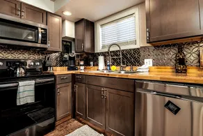 Large & Private w/King Bed Great Location - Image 2