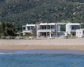 Cedar Bay Beachside Villas - Image 2