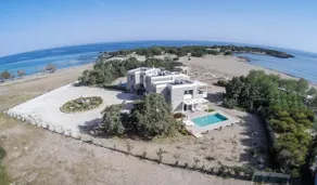 Cedar Bay Beachside Villas - Image 3