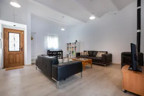 Two-story house in Vilanova - Image 4