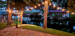 Romantic Lakefront Bungalow on Lake Palestine! - Image 2