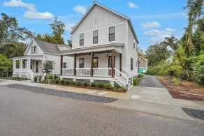 Luxurious Living in Old Town Bluffton! Sleeps 6! Prime Location! - Image 3