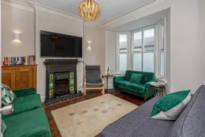 Character Townhouse in Town Centre & Superb Views - Image 5