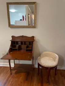 Entire House - Antique Mall Cottage - Image 4