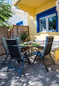 Le Petit Refuge 2 Floor Maisonette with Seaview - Image 2