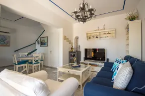 Le Petit Refuge 2 Floor Maisonette with Seaview - Image 5