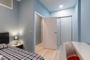 Glowing Downtown Apartment Cuatro Caminos - Image 5