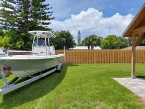☆☀︎❀Bootfahrerparadies! Eingezäunter Garten, Bootsparkplatz, 6 Meilen zum Strand! - Image 3