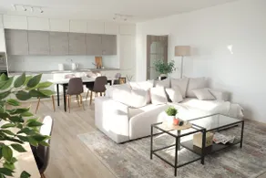 P&S Beautiful Designed Apt, Private Parking, 2beds - Image 2
